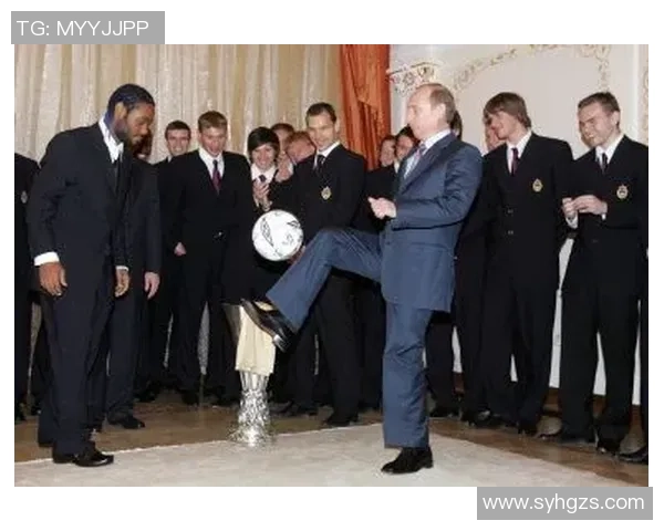 普京与足球明星互动视频引发热议球迷纷纷讨论背后真相