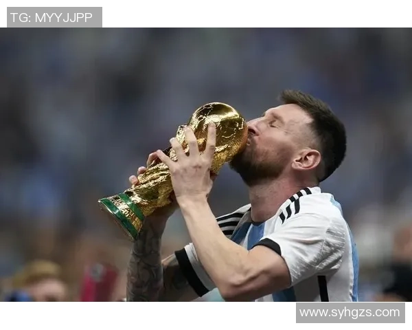 梅西同届足球明星的辉煌成就与传奇故事回顾